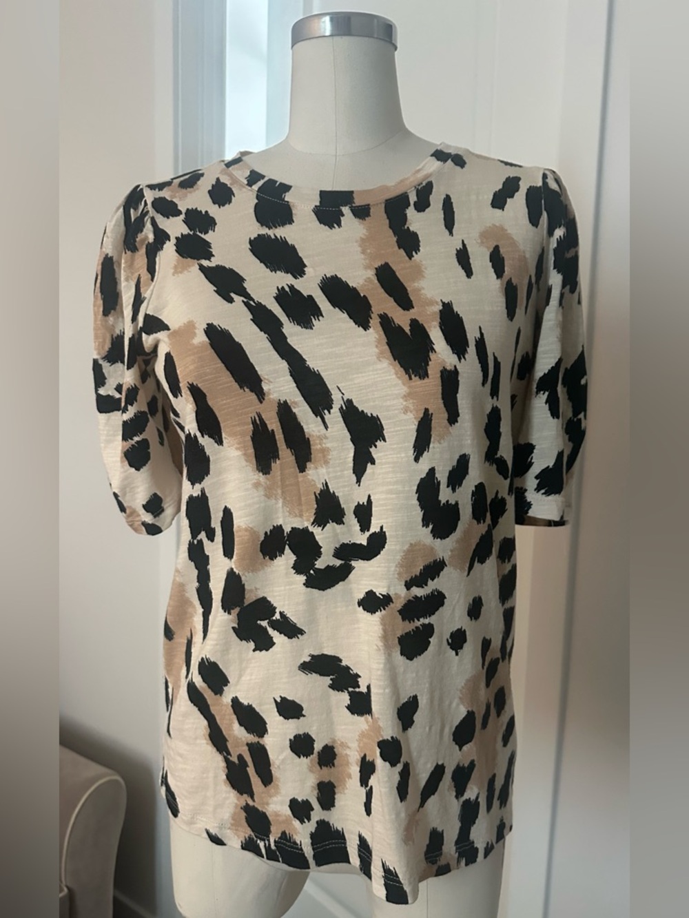 Sanctuary Leopard Print Short Sleeve Top in Cream, Tan & Black